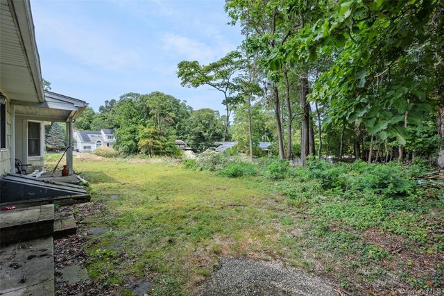 1 Briar Court, Rocky Point, NY 11778