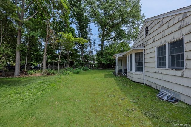 1 Briar Court, Rocky Point, NY 11778