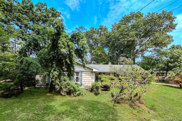 1 Briar Court, Rocky Point, NY 11778