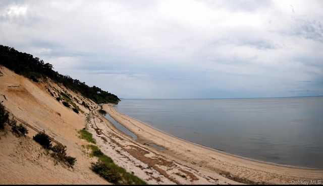 1 Briar Court, Rocky Point, NY 11778