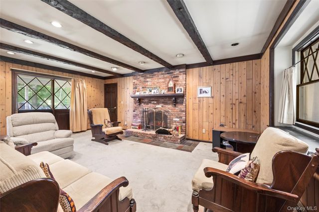 1 Briar Court, Rocky Point, NY 11778