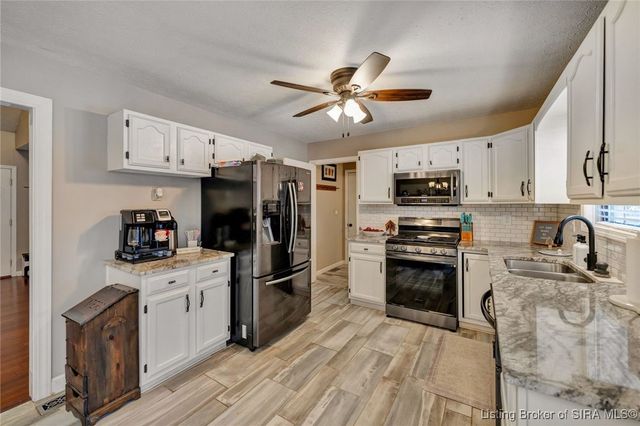 3211 Rolling Creek Drive, New Albany, IN 47150