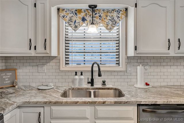 3211 Rolling Creek Drive, New Albany, IN 47150