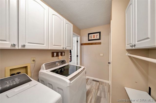 3211 Rolling Creek Drive, New Albany, IN 47150