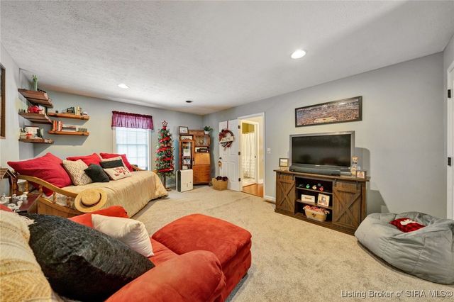 3211 Rolling Creek Drive, New Albany, IN 47150