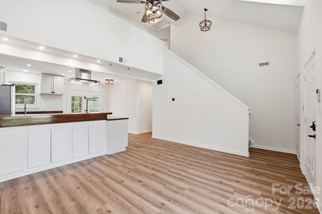 1629 Oak Knoll Lane, Charlotte, NC 28214