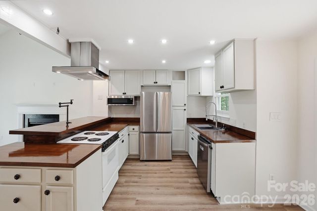 1629 Oak Knoll Lane, Charlotte, NC 28214