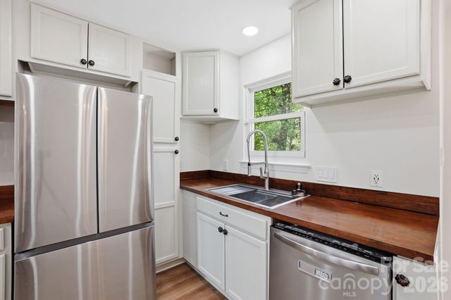 1629 Oak Knoll Lane, Charlotte, NC 28214