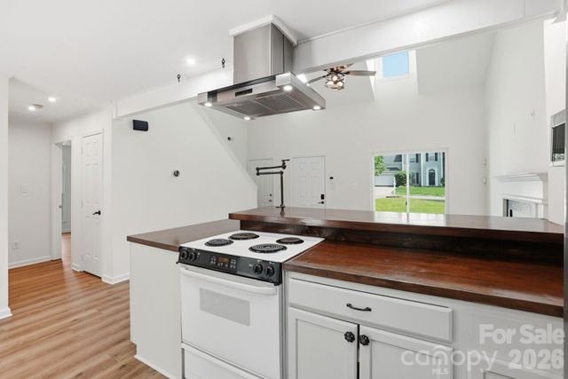 1629 Oak Knoll Lane, Charlotte, NC 28214