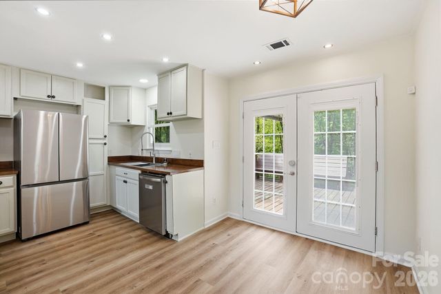 1629 Oak Knoll Lane, Charlotte, NC 28214