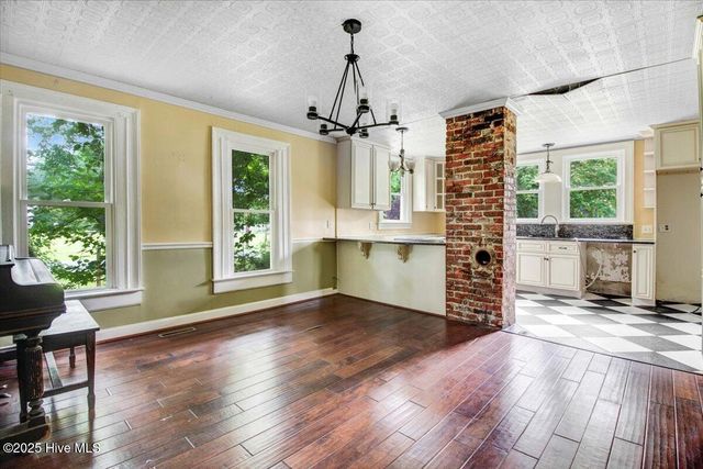 105 W Wayne Street, Fremont, NC 27830