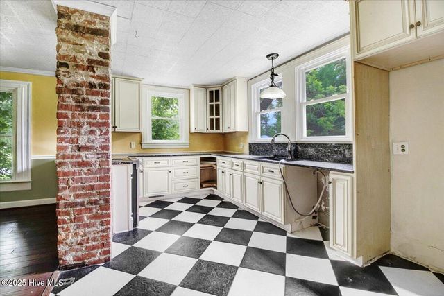 105 W Wayne Street, Fremont, NC 27830