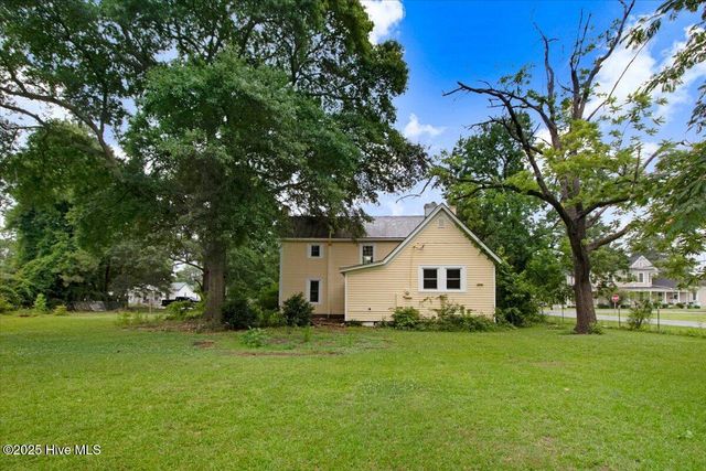 105 W Wayne Street, Fremont, NC 27830