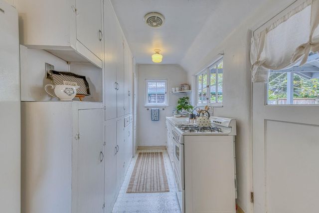 195 Cedar Street, Pacific Grove, CA 93950