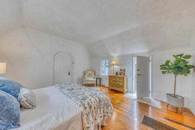 195 Cedar Street, Pacific Grove, CA 93950