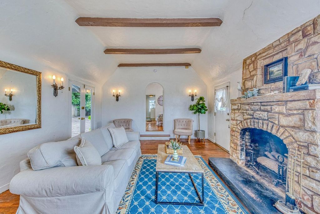 195 Cedar Street, Pacific Grove, CA 93950