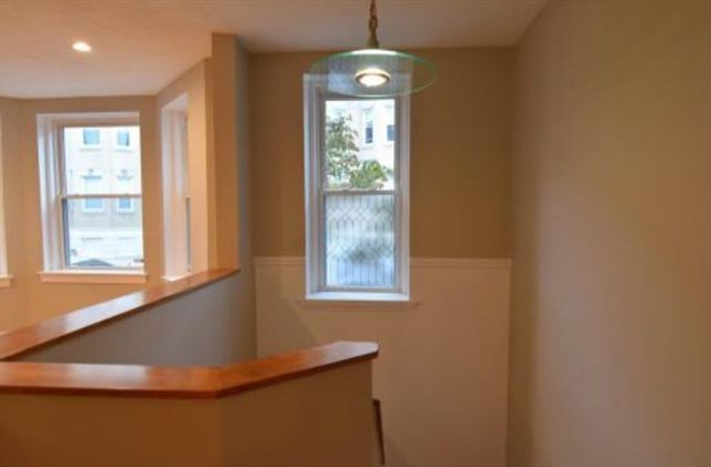84 Gordon 206, Boston, MA 02135