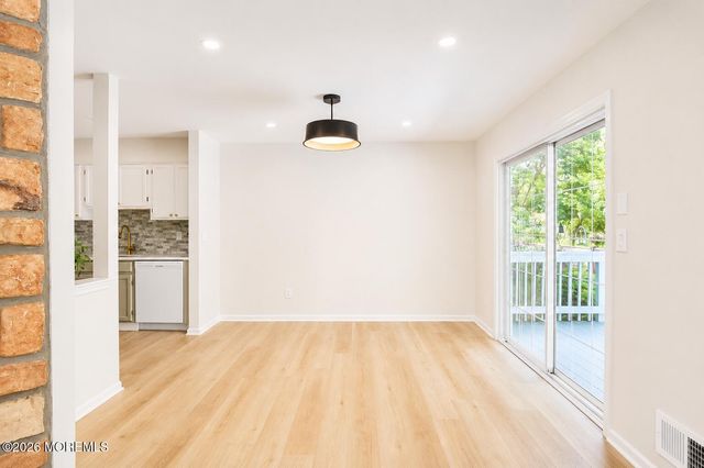 99 Oak Lane, Eatontown, NJ 07724