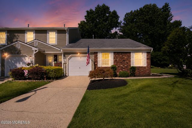 99 Oak Lane, Eatontown, NJ 07724
