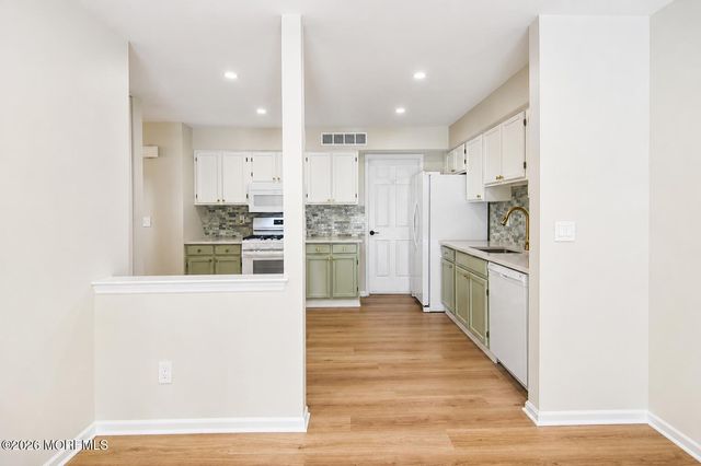 99 Oak Lane, Eatontown, NJ 07724