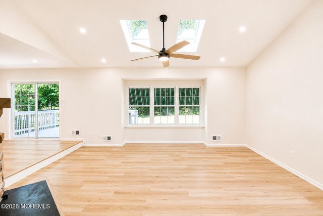 99 Oak Lane, Eatontown, NJ 07724