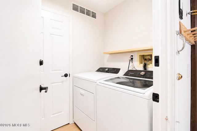 99 Oak Lane, Eatontown, NJ 07724