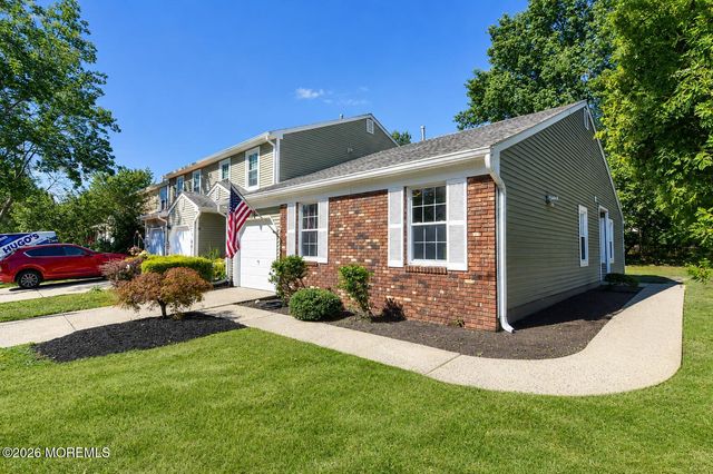 99 Oak Lane, Eatontown, NJ 07724
