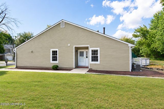 99 Oak Lane, Eatontown, NJ 07724