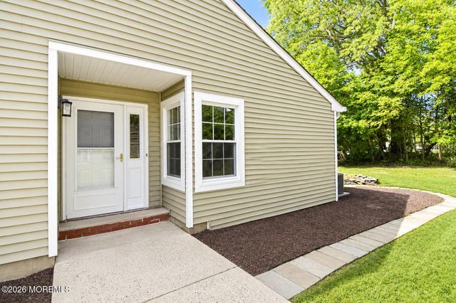 99 Oak Lane, Eatontown, NJ 07724