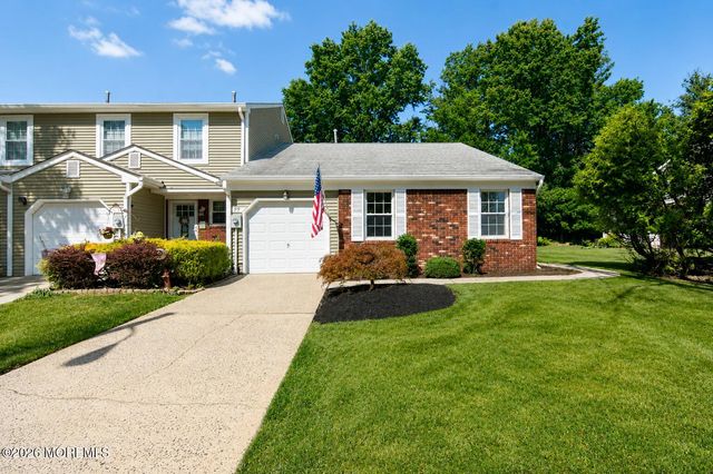 99 Oak Lane, Eatontown, NJ 07724