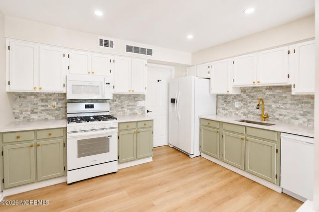 99 Oak Lane, Eatontown, NJ 07724