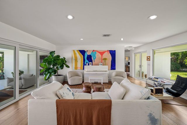 1009 NW 1ST Avenue, Delray Beach, FL 33444