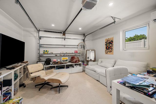 1009 NW 1ST Avenue, Delray Beach, FL 33444