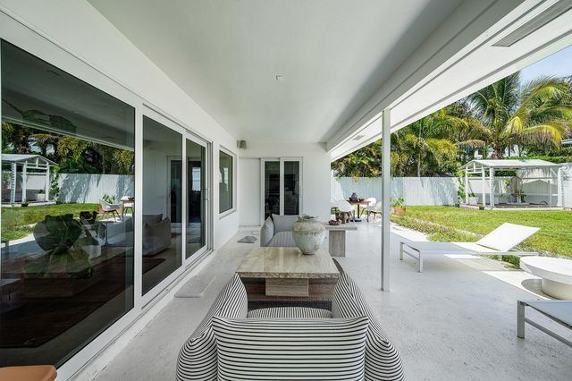 1009 NW 1ST Avenue, Delray Beach, FL 33444