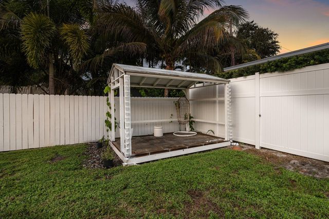 1009 NW 1ST Avenue, Delray Beach, FL 33444