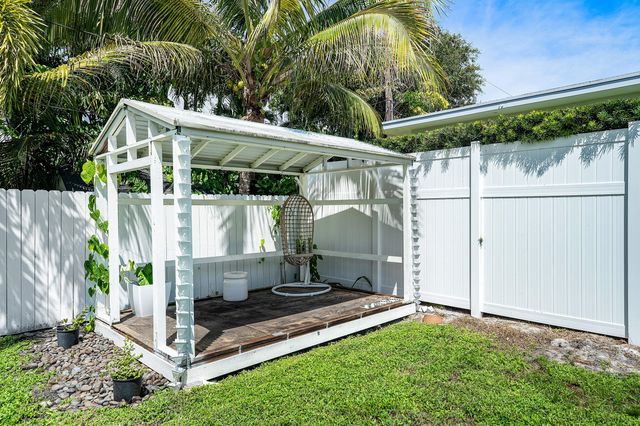 1009 NW 1ST Avenue, Delray Beach, FL 33444