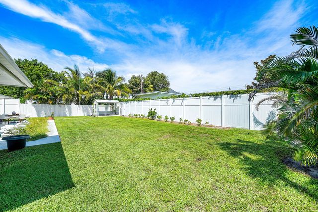 1009 NW 1ST Avenue, Delray Beach, FL 33444