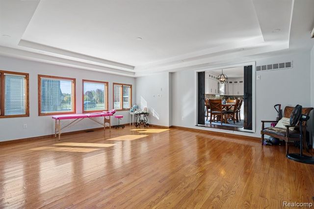 8750 E Pearson, Shelby Twp, MI 48316