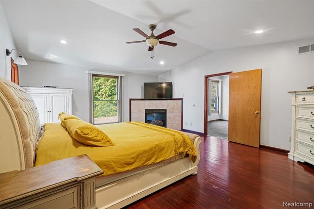 8750 E Pearson, Shelby Twp, MI 48316