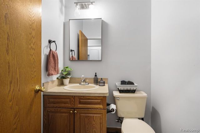 8750 E Pearson, Shelby Twp, MI 48316