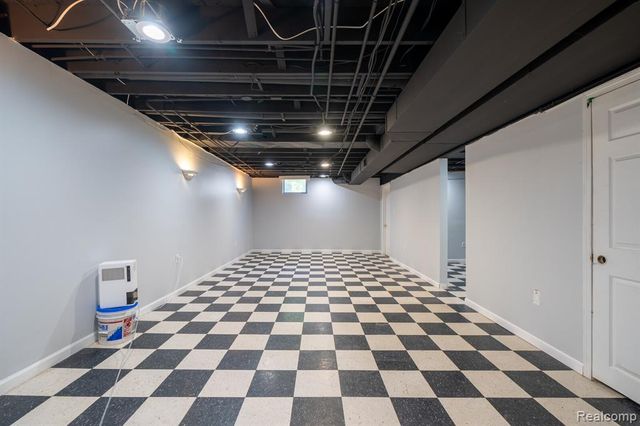 8750 E Pearson, Shelby Twp, MI 48316