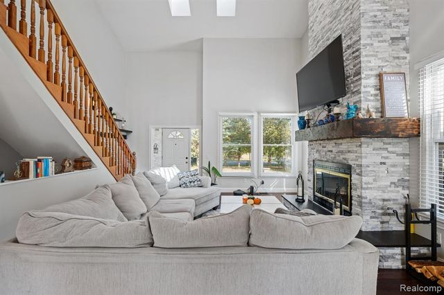 8750 E Pearson, Shelby Twp, MI 48316