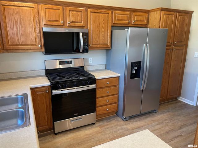 1909 ENGLISH OAK Drive, Washington, IL 61571