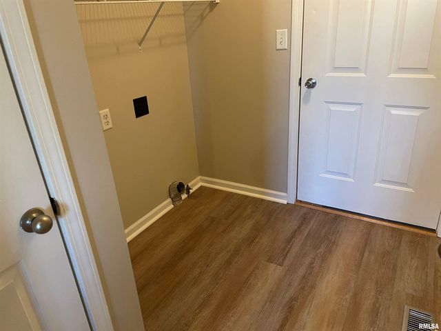 1909 ENGLISH OAK Drive, Washington, IL 61571