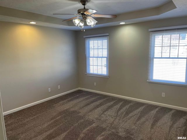 1909 ENGLISH OAK Drive, Washington, IL 61571