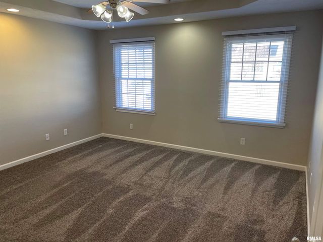 1909 ENGLISH OAK Drive, Washington, IL 61571