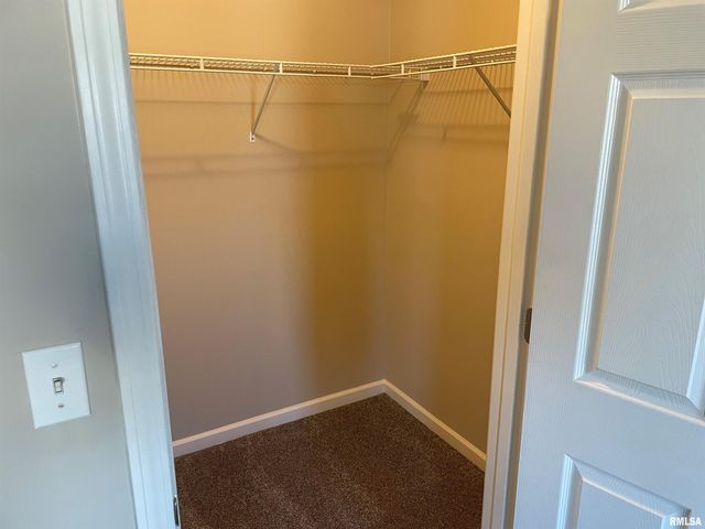 1909 ENGLISH OAK Drive, Washington, IL 61571