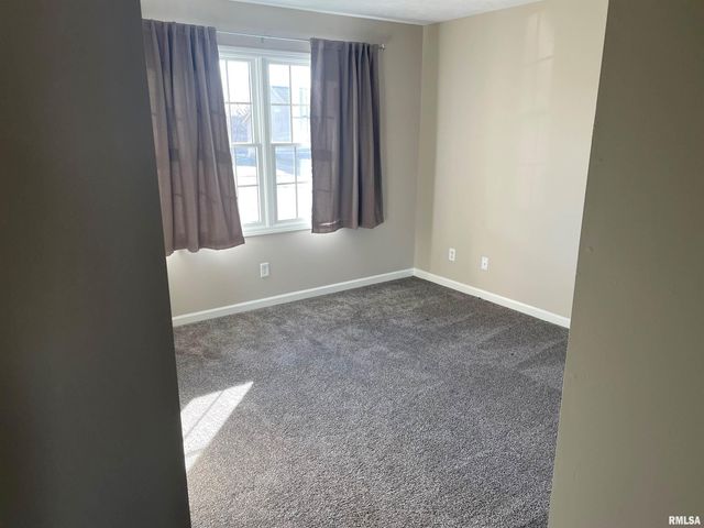 1909 ENGLISH OAK Drive, Washington, IL 61571