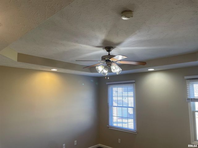 1909 ENGLISH OAK Drive, Washington, IL 61571