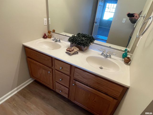 1909 ENGLISH OAK Drive, Washington, IL 61571